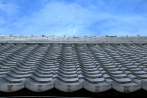 瓦屋根の葺き替え方法や費用相場は？おすすめの屋根材も解説！