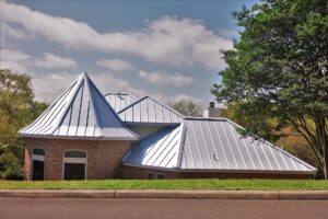 屋根をリフォームする時のカバー工法について知りたい！メリット・デメリットをご紹介