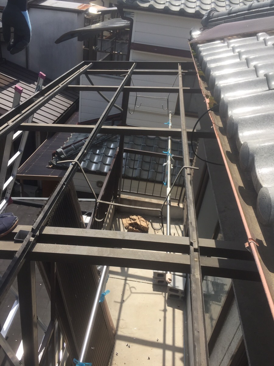 大阪府枚方市　ベランダの波板張り替え 施工前