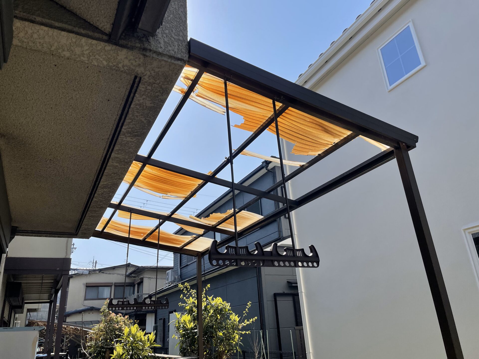 大阪府枚方市長尾西町　波板張替工事（熱線カットポリカ・エンボス加工・両面対候性） 施工前