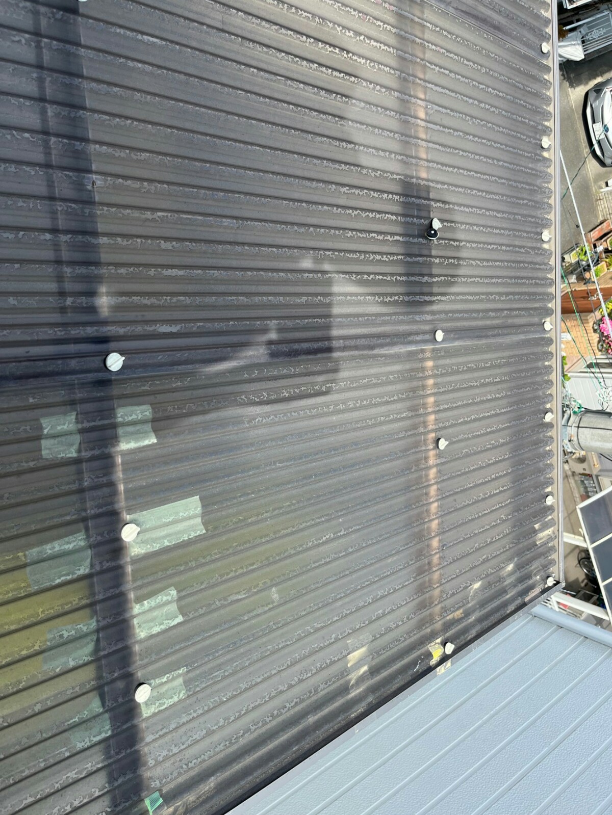 大阪府枚方市招堤南町　波板工事（タキロン）屋根裏で雨漏り　屋根縁切り工事 施工前