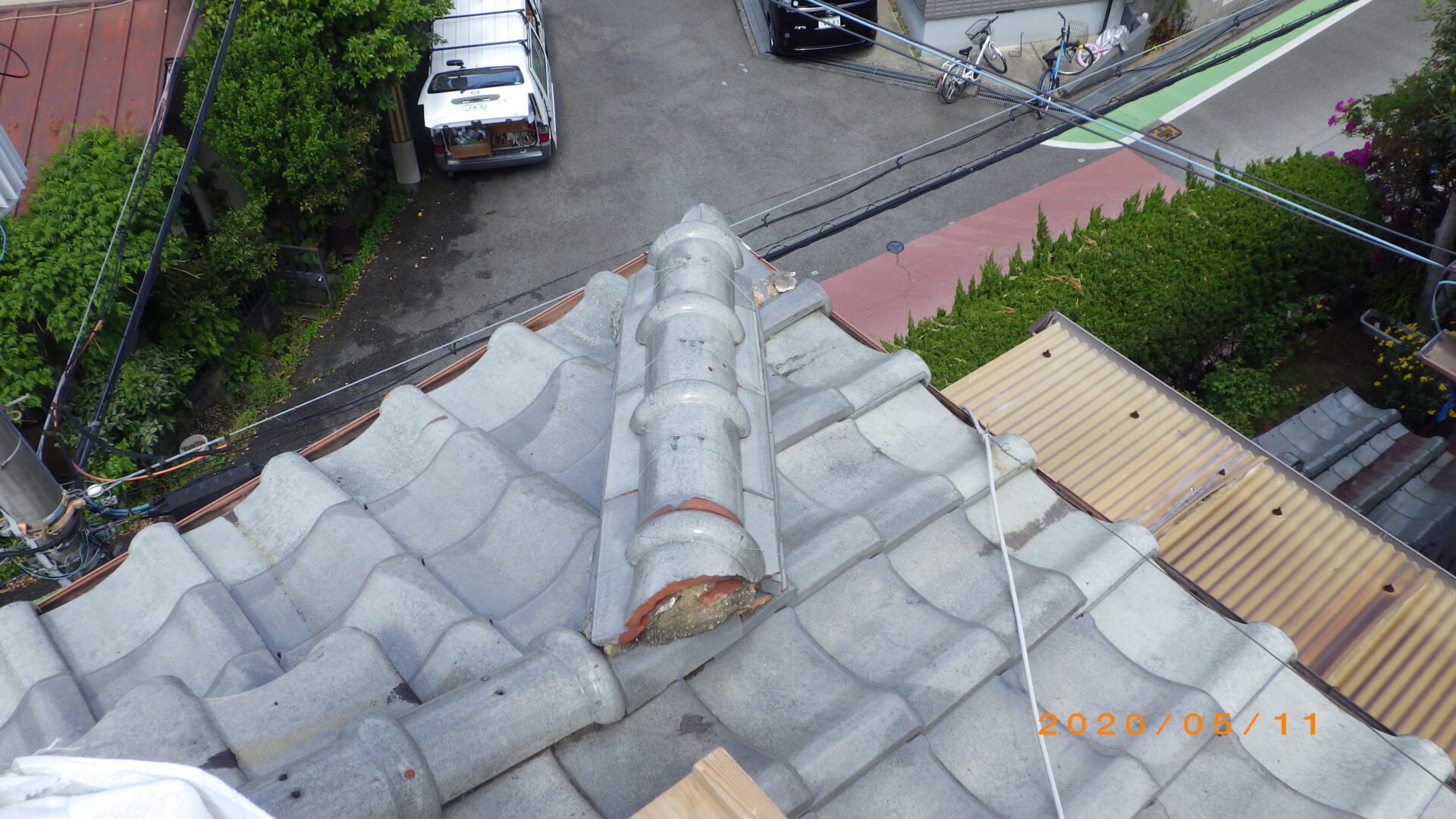 大阪府枚方市　漆喰の劣化で鬼瓦が倒れた　和瓦の棟積み直し工事 施工前