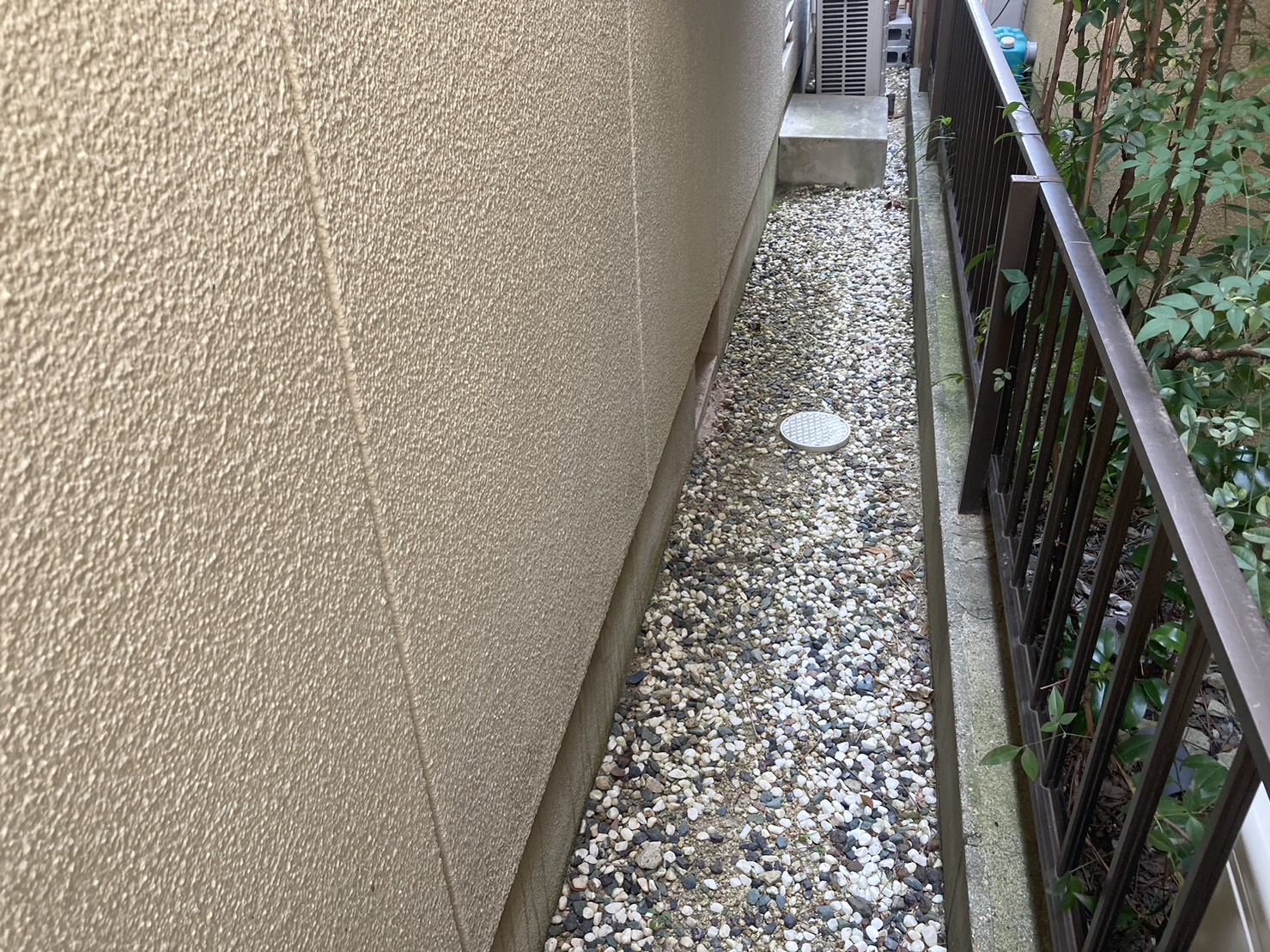 大阪府枚方市藤阪東町　お家の周りの異臭・湿気対策工事 施工前