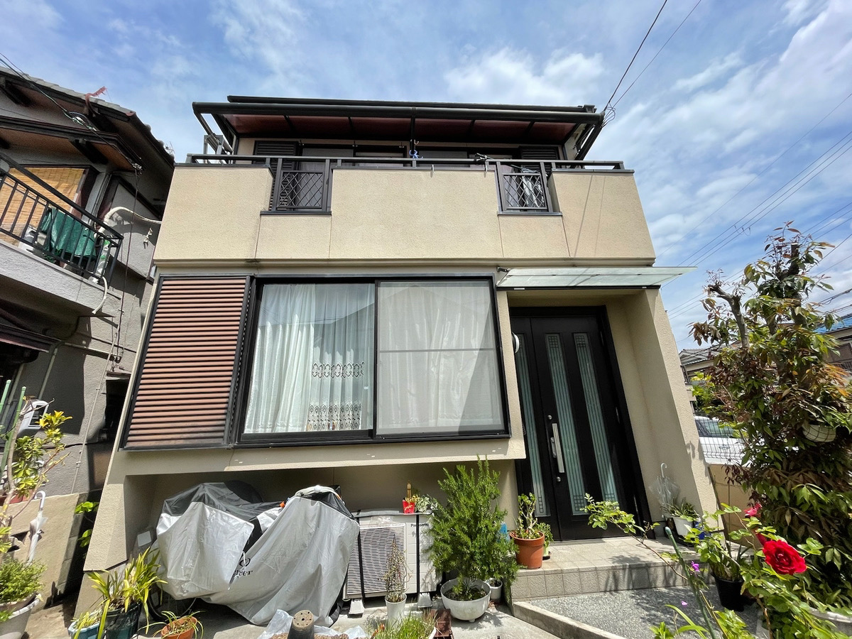 大阪府寝屋川市　外壁・屋根塗装工事　印象をガラッと変えるカラーになりました！ 施工前