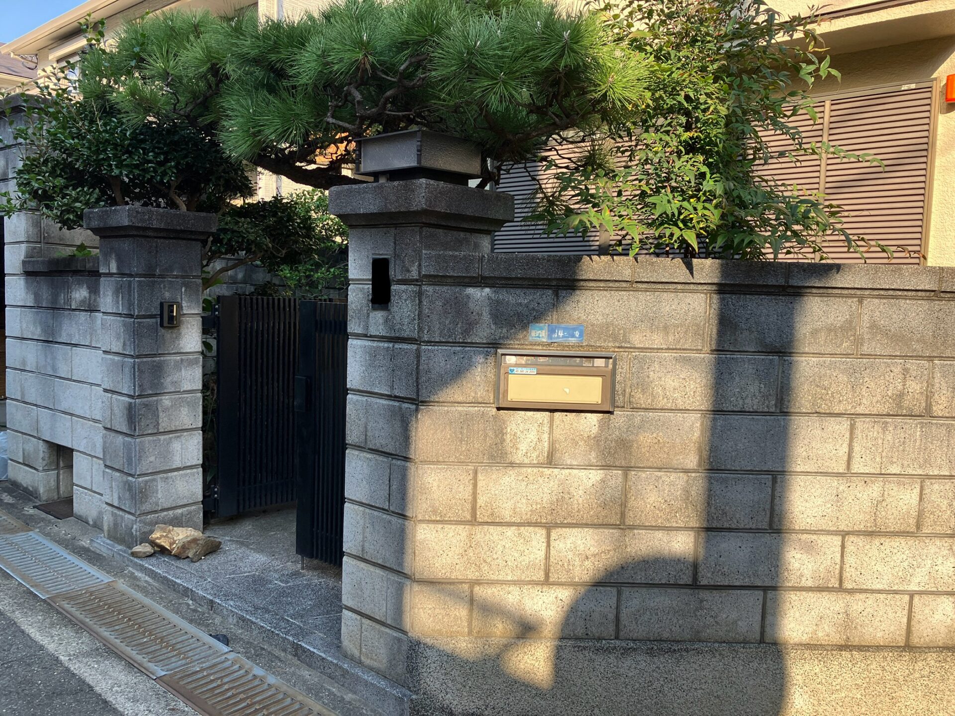 大阪府吹田市朝日が丘町　外構工事　外観一変！シンプルモダンなガレージに！ 施工前