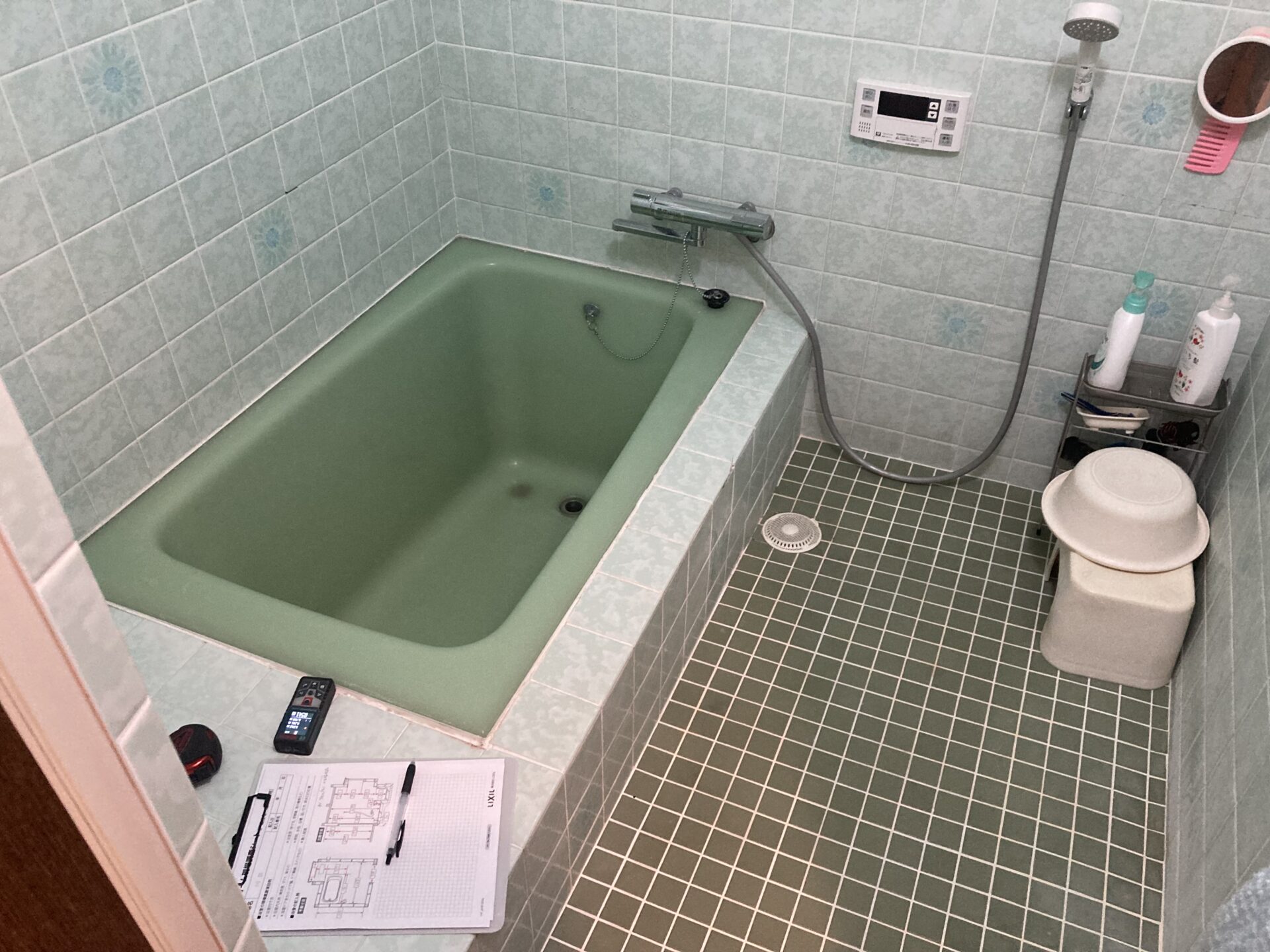 大阪府枚方市南中振　タイルのお風呂・トイレのリフォーム工事　(前編　浴室リフォーム) 施工前