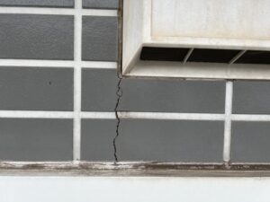 サイディングのひび割れ、修理する方法と費用、注意点 (4)