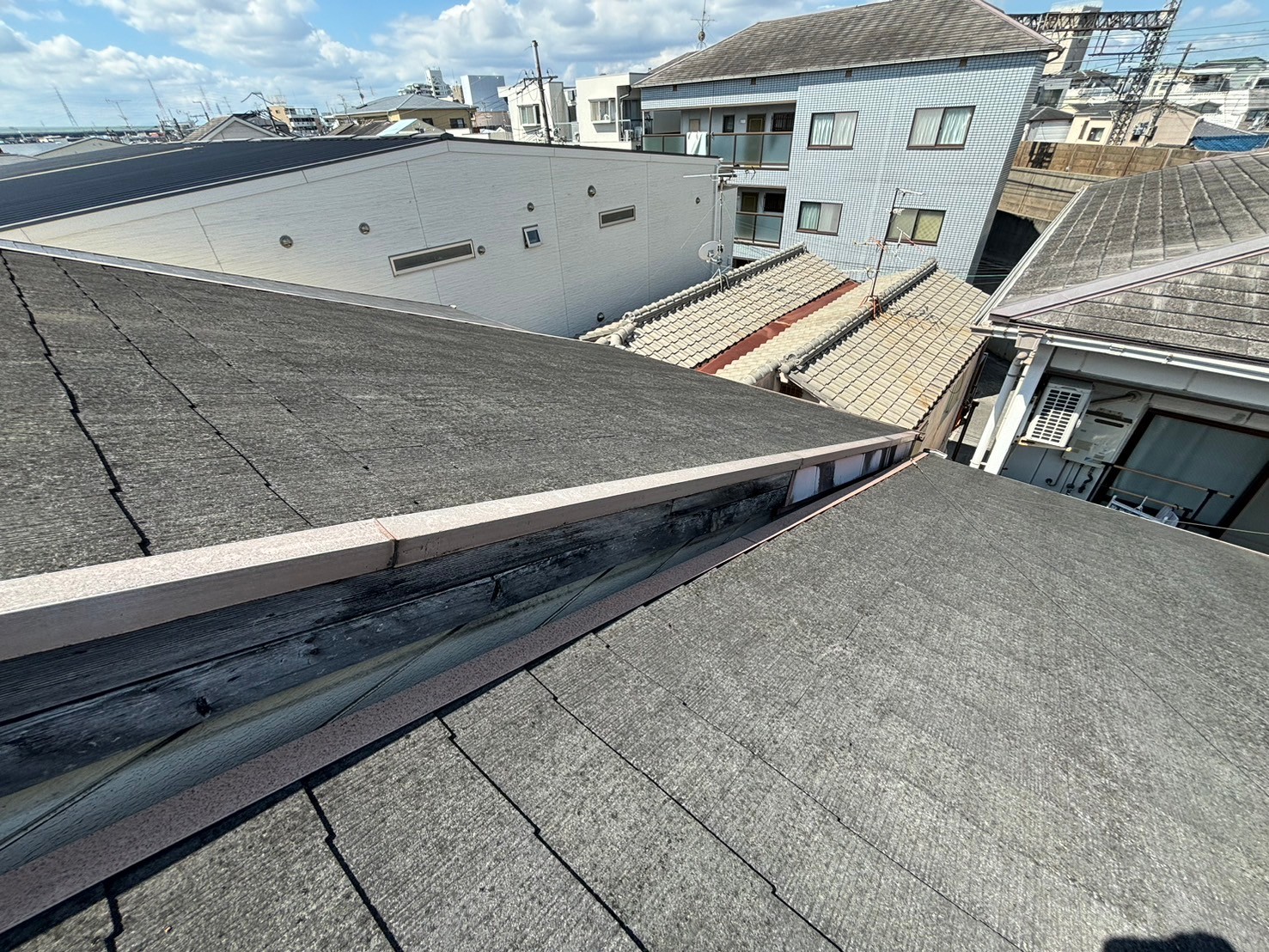 大阪府寝屋川市萱島桜園町　雨漏りの危険　破風板金工事 施工前