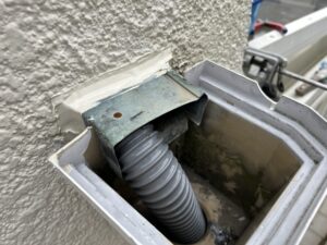 雨樋から水があふれる3つの原因と対処法【プロが解説】／枚方市りふぉーむカンパニー