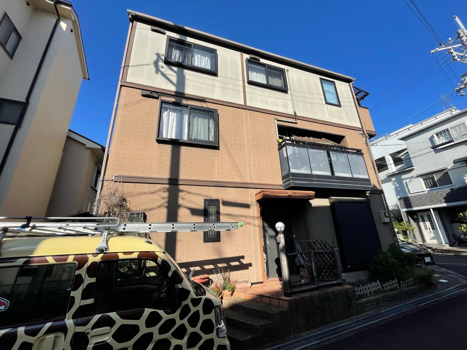 大阪府枚方市甲斐田新町　屋根・外壁塗装とベランダ屋根新設工事 施工前
