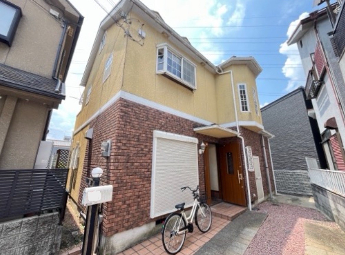 大阪府枚方市津田　雨漏り跡を発見！しっかり補修＆塗装で安心の住まいへ 施工前